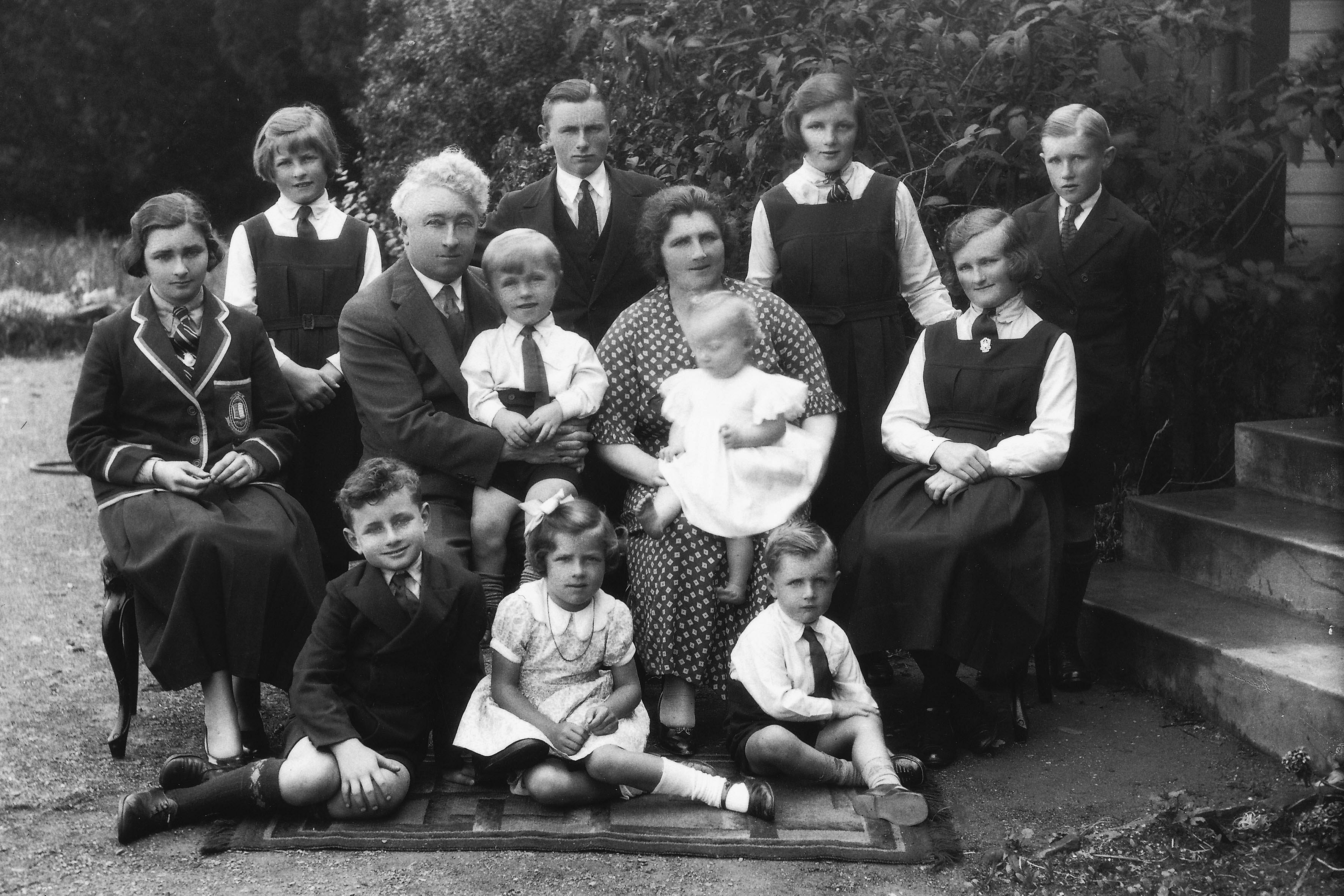 Lyons_family_Home_Hill_circa_1935_Digital_print_from_original_glass_negative_0005_small
